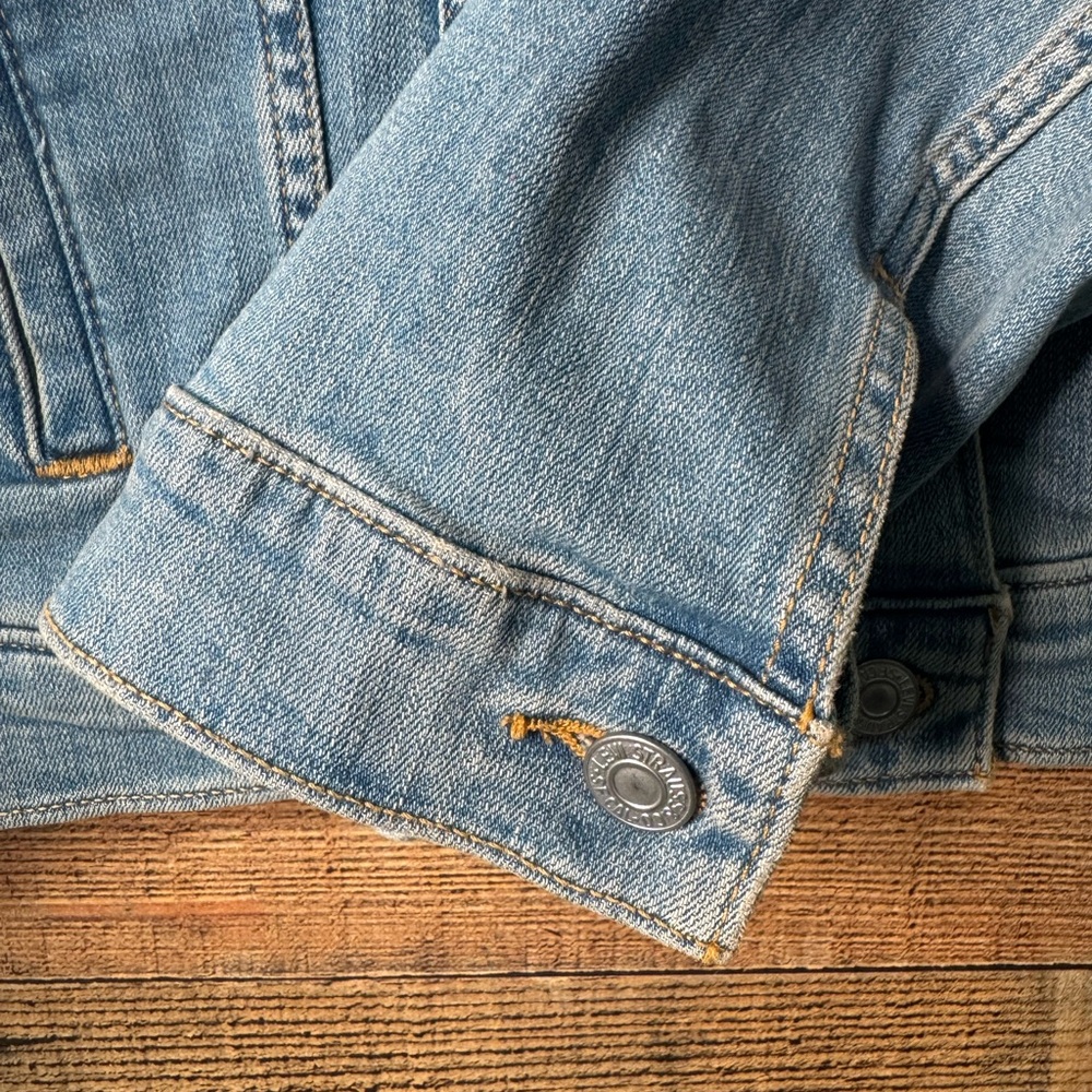 Levi's Jacket Womens XL Trucker Denim Jean Button Pockets Light Wash EUC - Picture 5 of 10